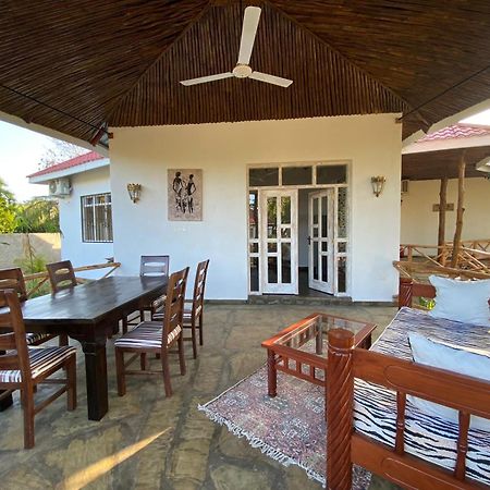 Hotel Villa Μαλίντι Εξωτερικό φωτογραφία